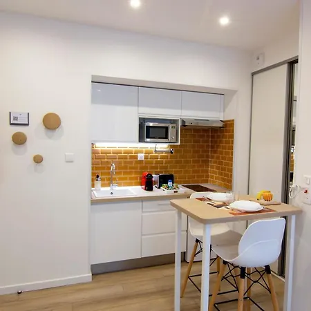 Promenade D'automne - Netflix & Wifi - Climatisation- Parking Gratuit - Check-in 24h24 - Emplacement Velos - Goodmarning Daire Châlons-en-Champagne