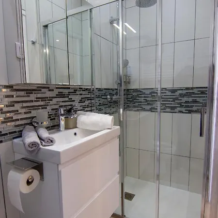 Promenade D'automne - Netflix & Wifi - Climatisation- Parking Gratuit - Check-in 24h24 - Emplacement Velos - Goodmarning * Châlons-en-Champagne