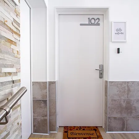 Promenade D'automne - Netflix & Wifi - Climatisation- Parking Gratuit - Check-in 24h24 - Emplacement Velos - Goodmarning * Châlons-en-Champagne