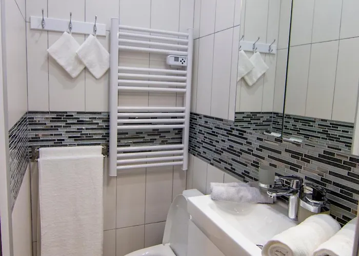 Promenade D'automne - Netflix & Wifi - Climatisation- Parking Gratuit - Check-in 24h24 - Emplacement Velos - Goodmarning Lägenhet